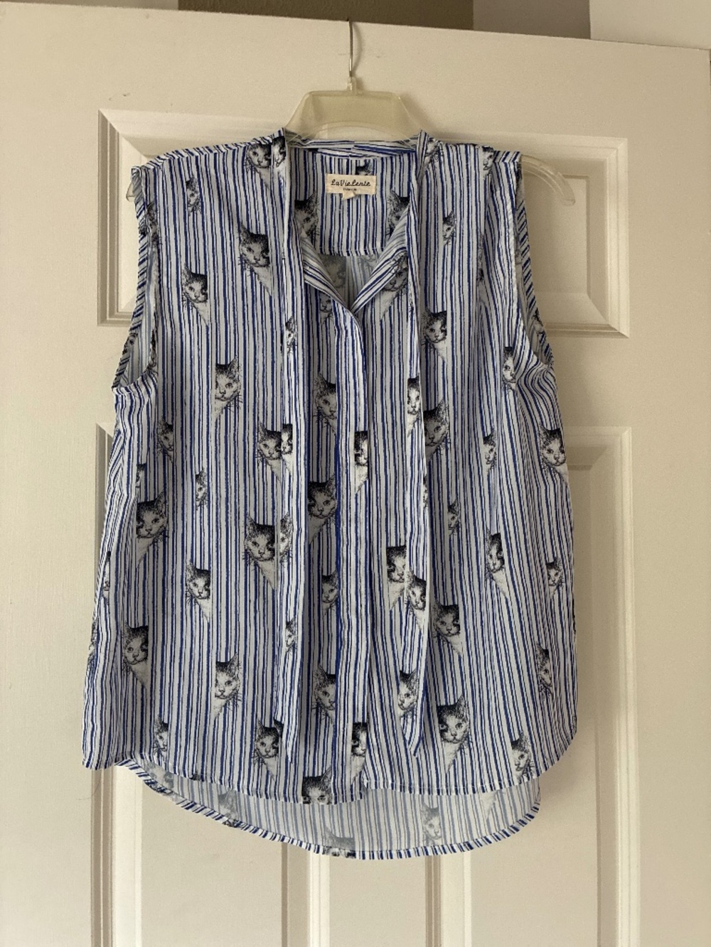 Sleeveless button stripe cat top